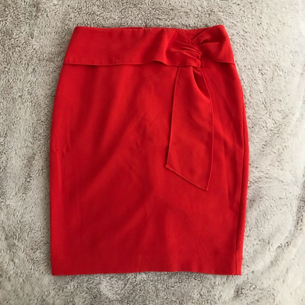 Perfect scarlet skirt!